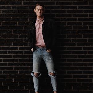 Meet your Posher, Levi